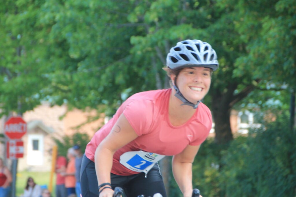 Une cycliste lors du festival des saines habitudes de vie.